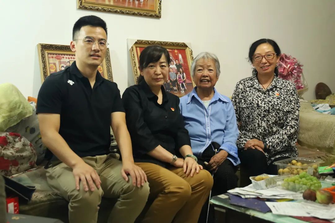 公司開(kāi)展慶“八一”走訪慰問(wèn)活動(dòng)2.jpg