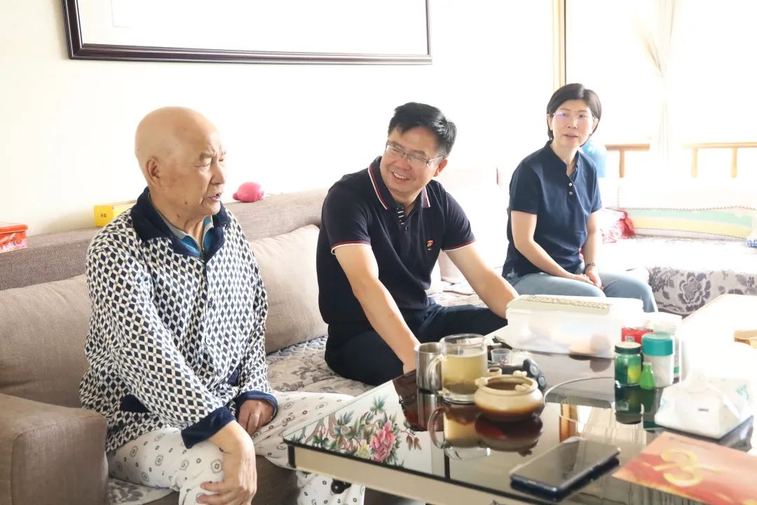 公司開(kāi)展慶“八一”走訪慰問(wèn)活動(dòng)3.jpg